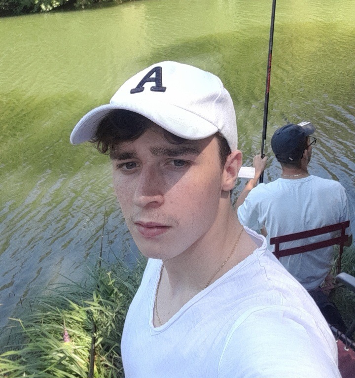 Profil de Diego, 20 ans, Annonce Coquine à Knutwil