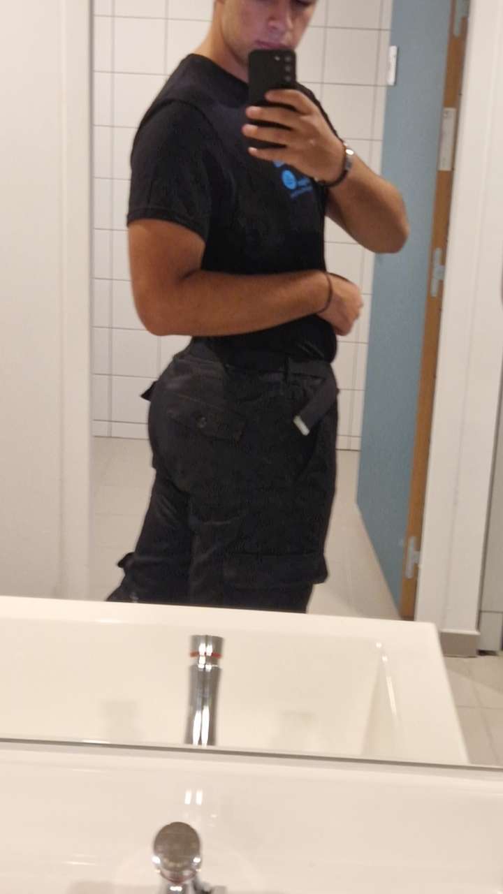 Profil de Carles, 21 ans, Annonce Coquine à Penthéréaz