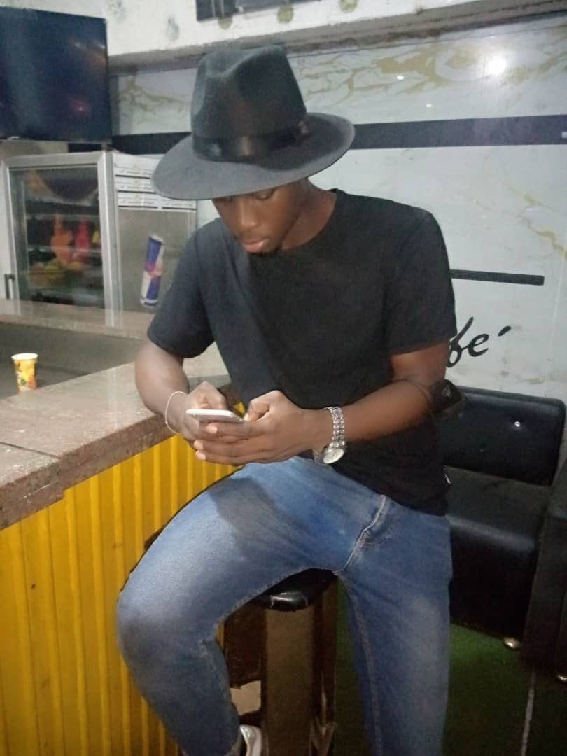 Profil de Jonnathan, 25 ans, Annonce Coquine à Biessenhofen