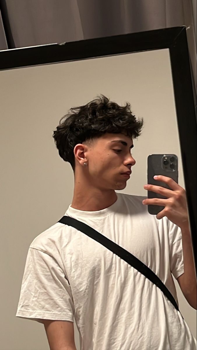 Profil de Waël, 22 ans, Annonce Coquine à Le Cerneux-Veusil